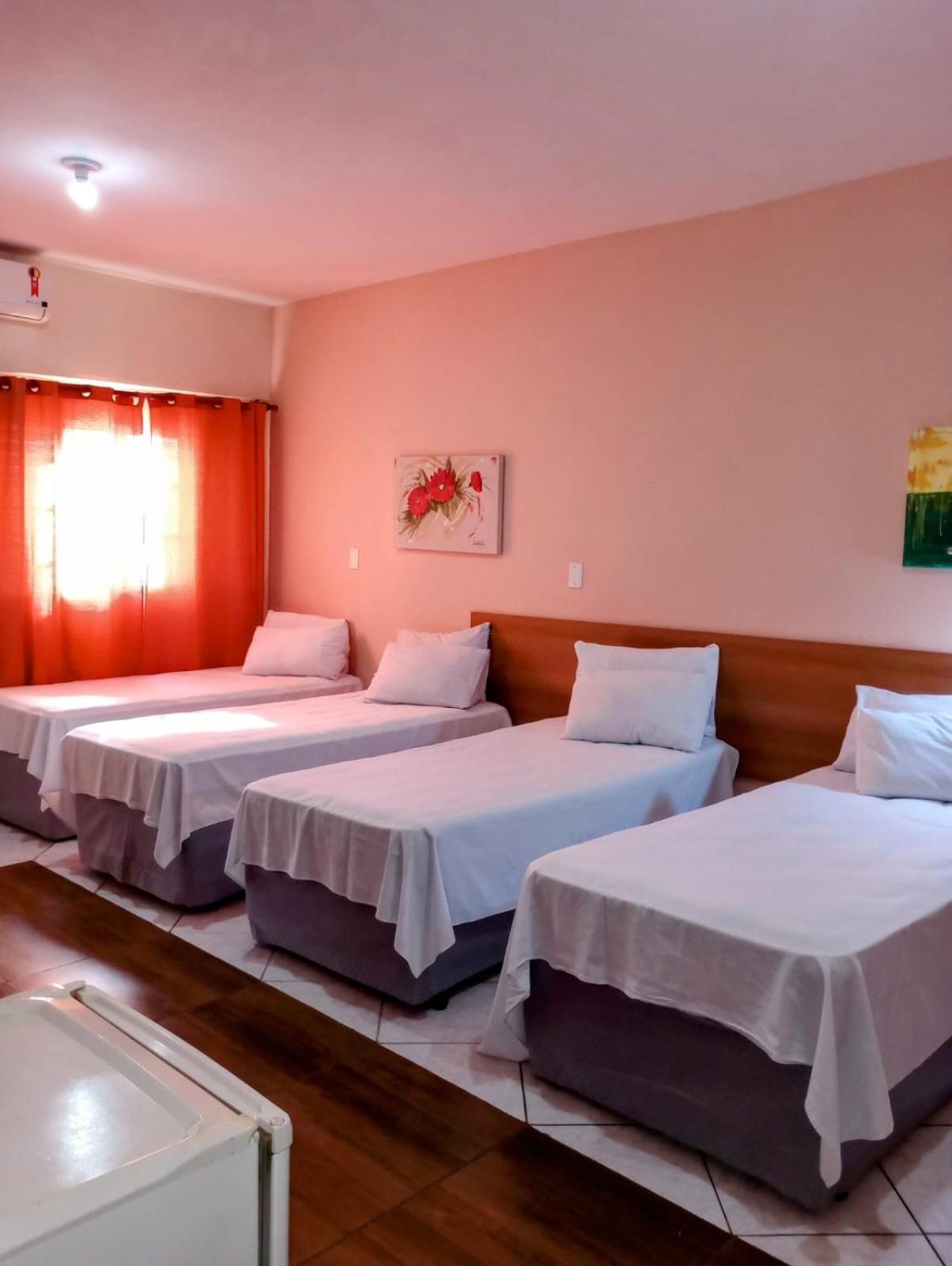 Calabreza Hotel E Restaurante Tres Coracoes Εξωτερικό φωτογραφία